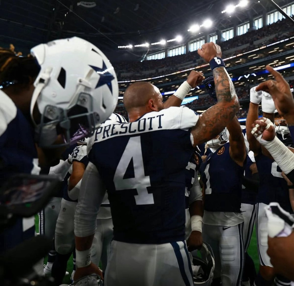 ButterAubrey's tweet image. This is just disrespect for Dak at its finest