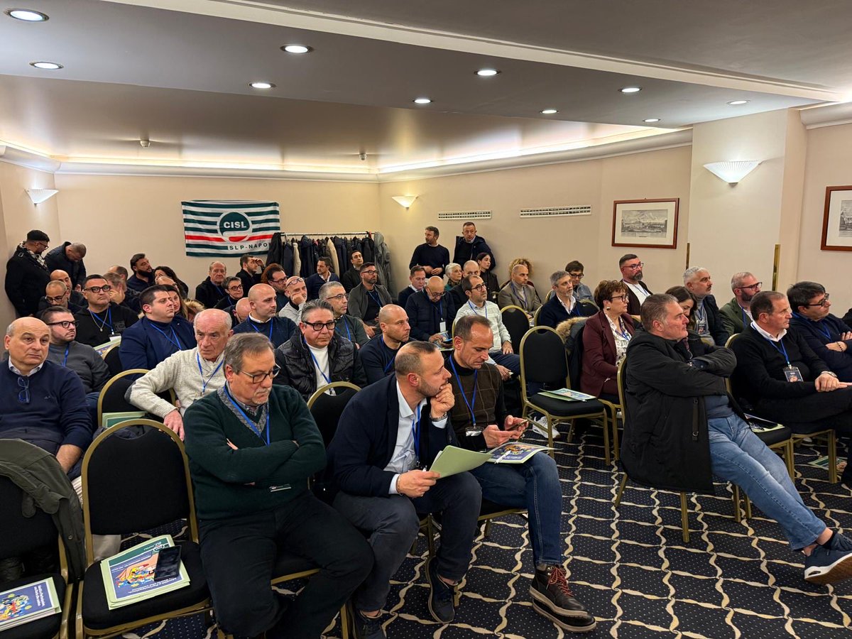 Cisl_Napoli's tweet photo. Oggi pomeriggio la nostra segretaria generale, Melicia Comberiati ha partecipato ai lavori del 𝘾𝙤𝙣𝙨𝙞𝙜𝙡𝙞𝙤 Direttivo Territoriale 𝙙𝙚𝙡𝙡𝙖 SLP 𝘾𝙞𝙨𝙡 𝙉𝙖𝙥𝙤𝙡𝙞. Un'importante momento di confronto e valutazione del lavoro fatto,  arricchito da tanti interventi! https://t.co/r8Zo48ufVL