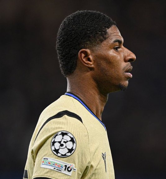 ggd_hdh13734's tweet image. لا يزال نادي برشلونة مترددًا بشأن الاحتفاظ براشفورد بعد انتهاء فترة إعارته. إنها قضية خلافية داخليًا. البعض يؤيد تفعيل خيار الشراء، بينما يتردد آخرون بسبب راتبه وقلة جهده الهجومي. من المحتمل أن يعود اللاعب الإنجليزي إلى النادي. [ @Alfremartinezz ] #MUFC