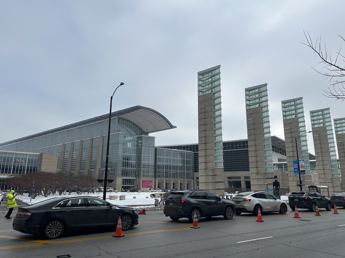 昨日までより天気が良いのですが寒い。外で撮影していると指がかじかんで動きにくくなるほど