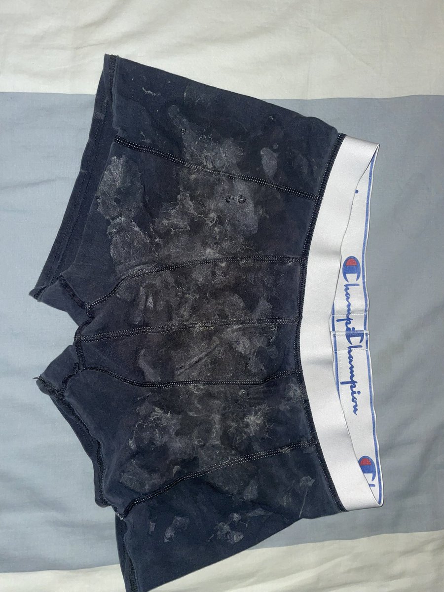 Mon boxer à jus 💦
Passe en DM si tu le veux 🥵