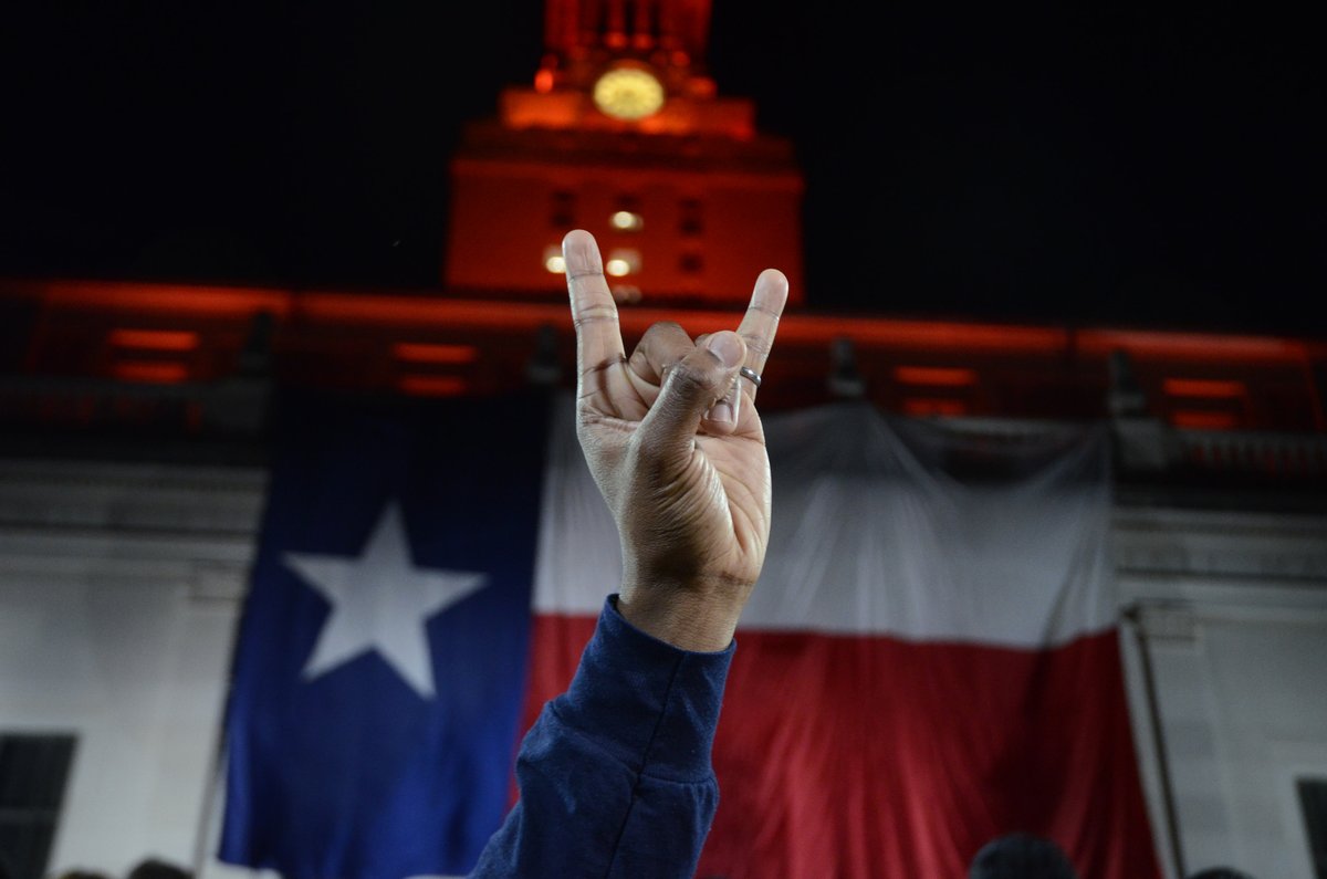 On the 2nd day of UT, here's something worth a Hook 'em... #2: It's the  number of fingers you hold up when saying “Hook 'em!” 🤘 Read more here ➡️:  https://t.co/xHtRJISu7l