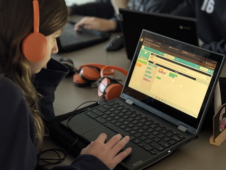 ButtsRoadInt's tweet photo. 🚀👾 Coding Fun at BRI!
This week our students explored the world of coding through a variety of Hour of Code activities—designing games, solving puzzles, programming sprites, and so much more! Their excitement was contagious, and the creativity was next level! https://t.co/5N0ETURj09