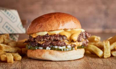 freesamplescouk's tweet image. 🍔 FREE Honest Burger this Wednesday!
On 3 Dec, the first 100 people at every Honest Burger location (32 in London!) get a free burger + rosemary chips 🤩
First-come, first-served 🎟️
Details 👉 fsdl.uk/burger/