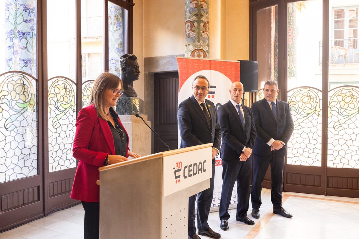 El <a href="/CEDAC_/">Cedac</a> destaca la nostra tasca per assegurar la distribució alimentària a la població en emergències com la pandèmia, inundacions o nevades.

La directora de #ProteccióCivil, Marta Cassany, ha agraït el reconeixement.

Més info: gen.cat/3K5HMxm