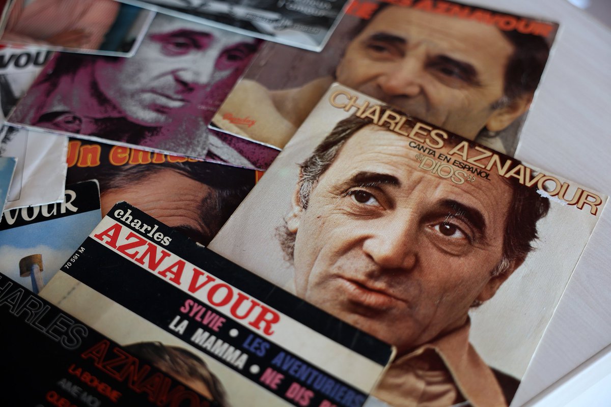 AznavourFound's tweet image. Il y a quelques années, Charles Aznavour a confié à la Fondation Aznavour l’ensemble de ses distinctions (prix artistiques, décorations officielles), ainsi que ses disques d’or et de platine, lettres personnelles et autres objets précieux, destinés à être exposés dans le futur…