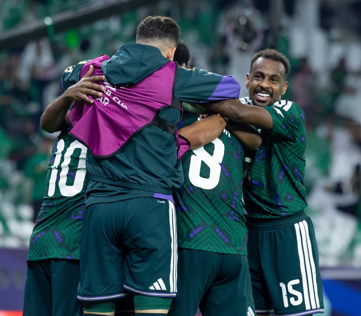 الأخضر لعبه فـن وطـرب 🤩
وبدّاها بفوز في #كأس_العرب 💪🏼

ألف مبروك للصقور الخُضر 💚 <a href="/SaudiNT/">المنتخب السعودي</a>

وبمناسبة الفوز #راعي_الطيب كالعادة يحتفل معكم 😍

🎁 5 جوائز لـ 5 فائزين 😎

🔹 تابع حسابنا ✅
🔹 رتويت للتغريدة 📱
🔹 السحب من الردود 👇

#دخون_الاماراتية ❤️