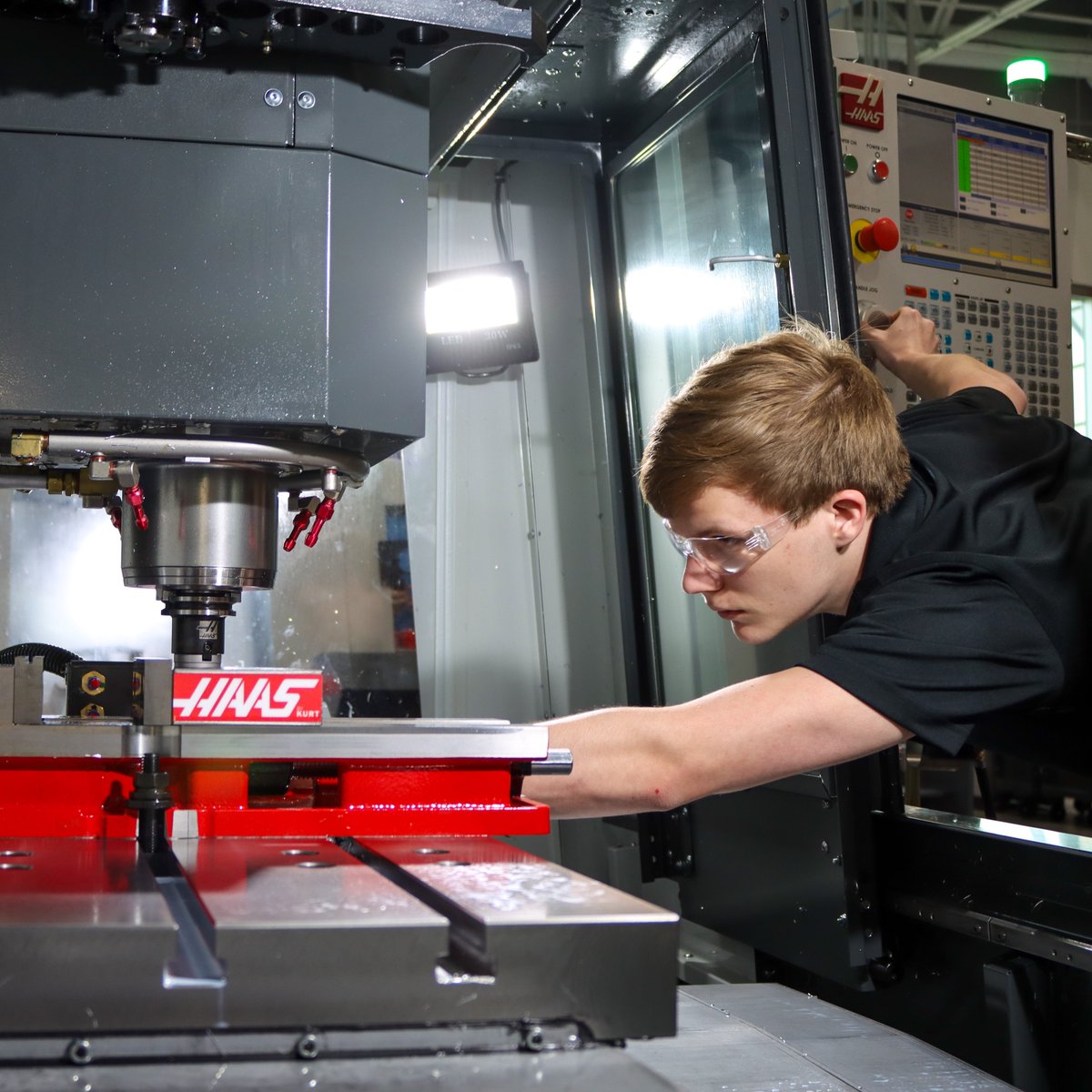 ProjectMfg's tweet image. Jingle bells… machining skills… 🎶

Our competitors keep the rhythm going all year long, and we’re so proud of everything they’ve accomplished in 2025!

#ProjectMFG #SkilledTrades #Manufacturing #Machining #CNC #HolidayCheer #MachiningLife #FutureMakers
