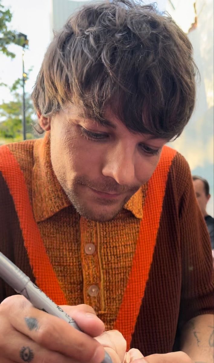 louieslovebot's tweet image. orange🍊