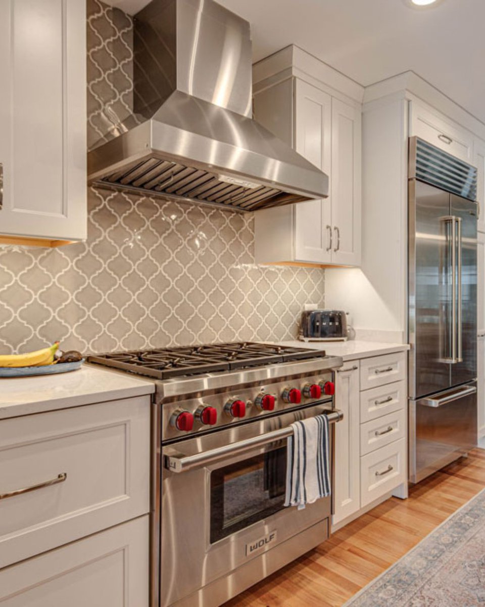 Masters_K_Bath's tweet image. Most kitchens stop the backsplash at the bottom of the upper cabinets.
But when you take the backsplash all the way to the ceiling everything changes.
Schedule your design-to-completion #kitchen #remodel consultation with Masters Kitchen &amp;amp; Bath.
masterskitchenbath.com