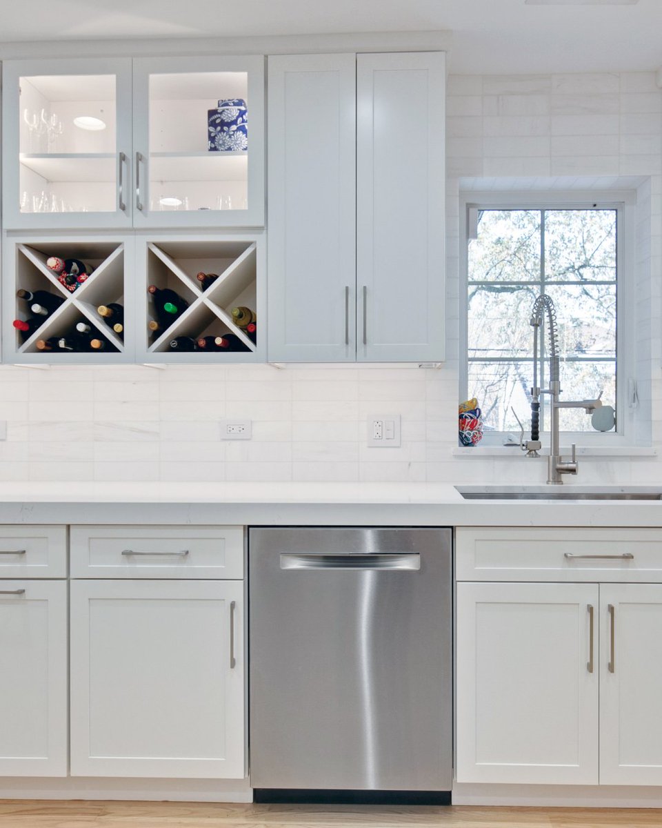 Masters_K_Bath's tweet image. Most kitchens stop the backsplash at the bottom of the upper cabinets.
But when you take the backsplash all the way to the ceiling everything changes.
Schedule your design-to-completion #kitchen #remodel consultation with Masters Kitchen &amp;amp; Bath.
masterskitchenbath.com