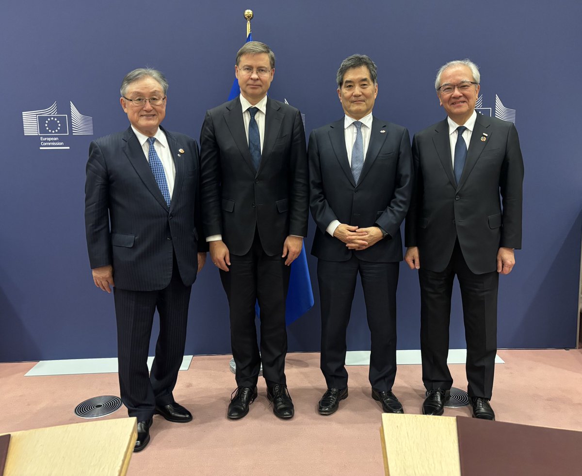 VDombrovskis's tweet photo. Pleased and honoured to welcome the Keidaren delegation.
🇪🇺🇯🇵 are likeminded partners and share deep economic ties, to be strengthened including on economic security.
Also discussed #competitiveness and opportunities for cooperation in clean tech, digital, and others sectors. https://t.co/OnyJFmQ86t