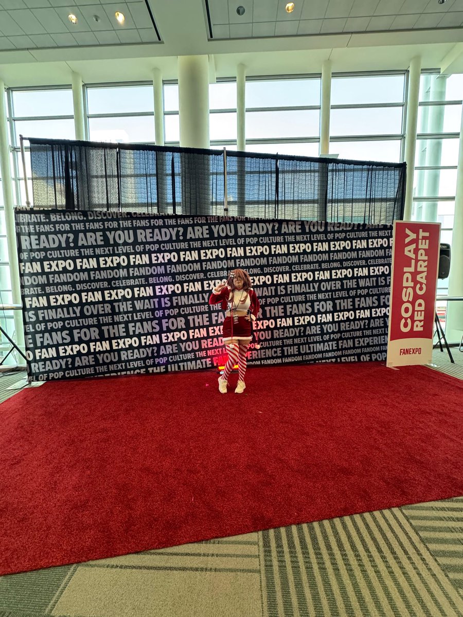 zoey5073's tweet photo. 🎄🎅  ! #fananimeexpo #fananime #korone #koronecosplay #cosplay #christmas #cute #cutecosplayer https://t.co/342qmDrHBZ