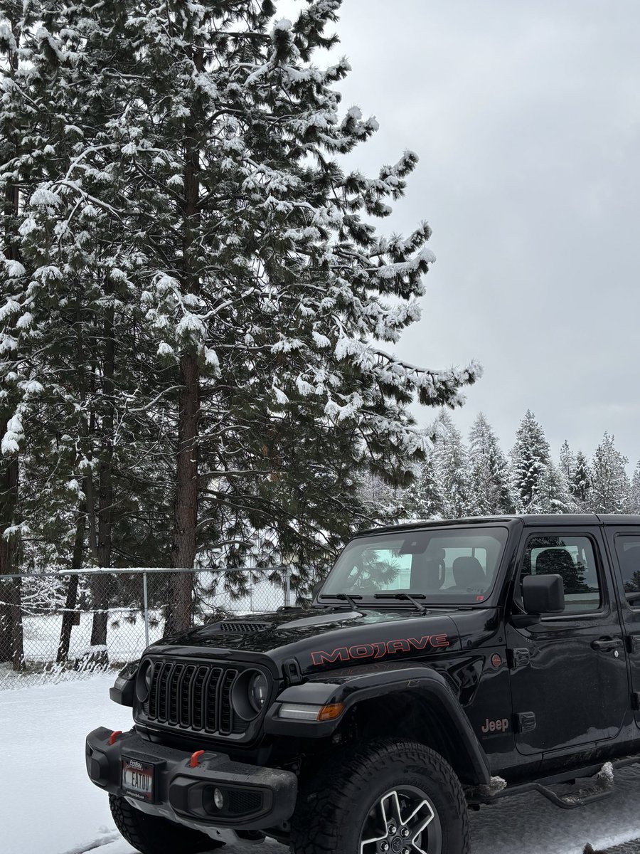 Denecke_inc's tweet image. It’s looking wintery at Denecke! 🎬❄️ #deneckeinc #timecode #snow