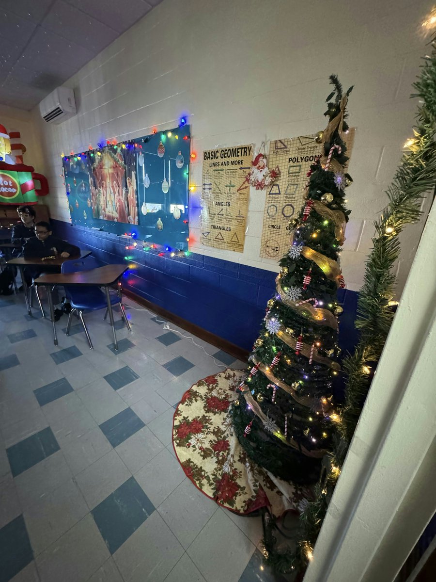 December is here and Salesian is glowing! Teachers and administrators are in the Christmas spirit and the school is decorated beautifully from classrooms to hallways. 🎄🎅

#SalesianHS #PREPARE #SmallSafeSuccessful #WestchesterNY #Bronx #TriState #Salesian