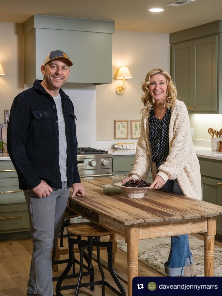 Tonight!! Tune in to the season premiere of HGTV Fixer to Fabulous with <a href="/jennymarrs/">Jenny</a> and <a href="/dave/">Dave</a>.marrs at 8|7 C pm! Our railings will be on this season and we can’t wait to see the transformation!

📸: @daveandjennymarrs 

#fixertofabulous #northwestarkansas #regalideas #railings