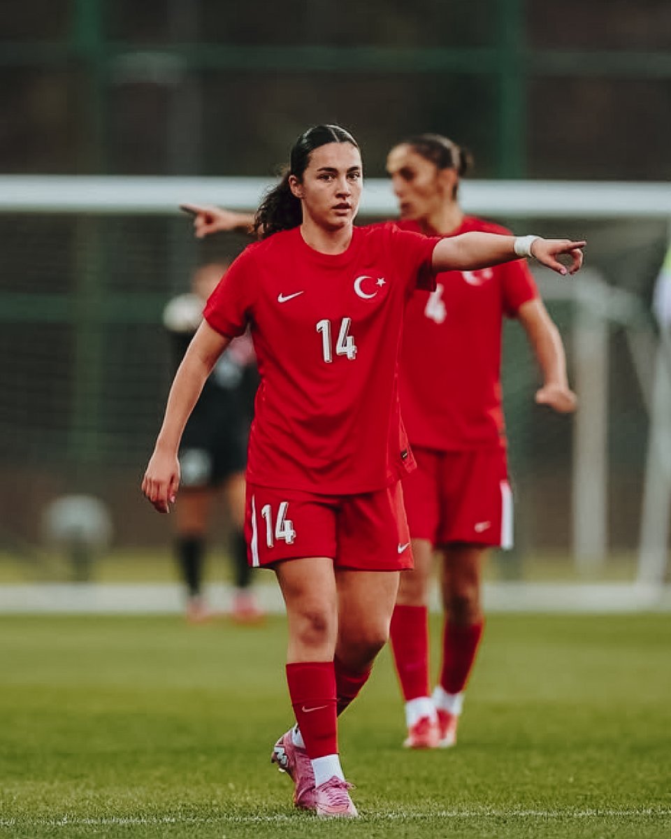Halle Houssein marked her first senior start for <a href="/MilliTakimlar/">Türkiye #BizimÇocuklar 🇹🇷</a> 🙌🇹🇷

What an achievement, Halle 👏