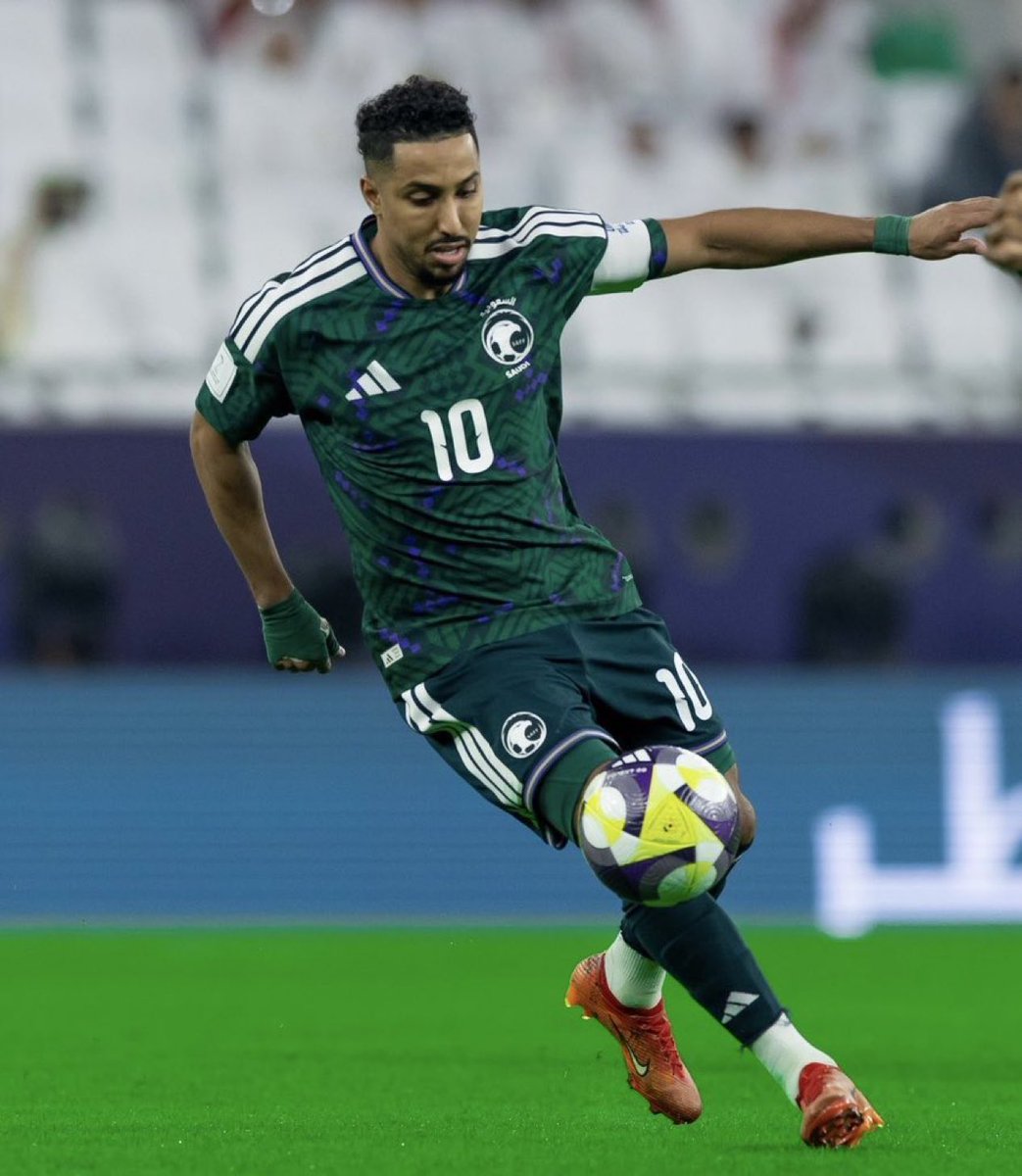 🚨🚨🚨🚨🚨🚨🚨🚨🚨 عااااااااااااااااجل :

الاسطورة سالم الدوسري يحصل على جائزة رجل المباراة امام عمان 💚👑