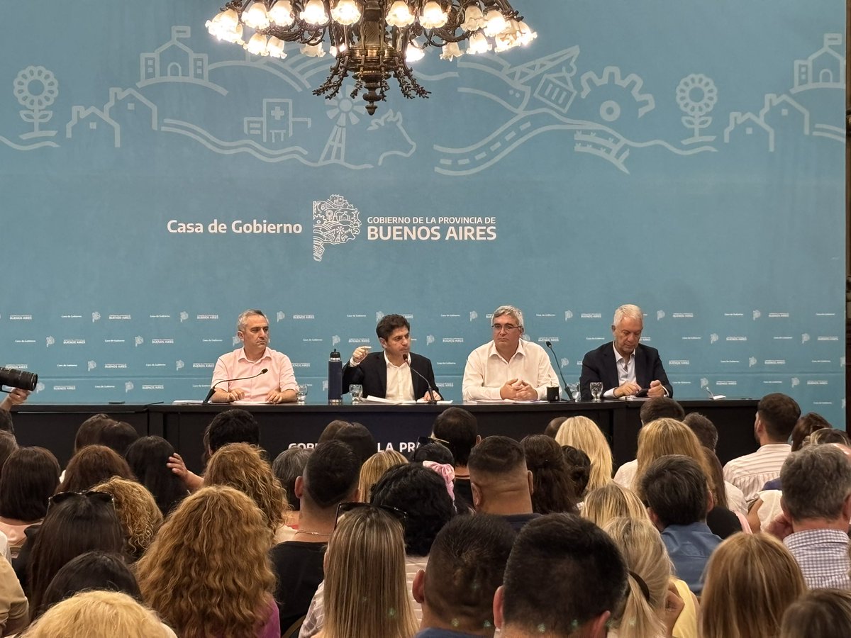 Kicillof está en el Salón Dorado junto a Andrés Larroque, Javier Rodríguez y Julio Alak mientras ya comenzó la sesión preparatoria en la Cámara de Diputados y se esperan algunos avances en la negociación por endeudamiento y cargos