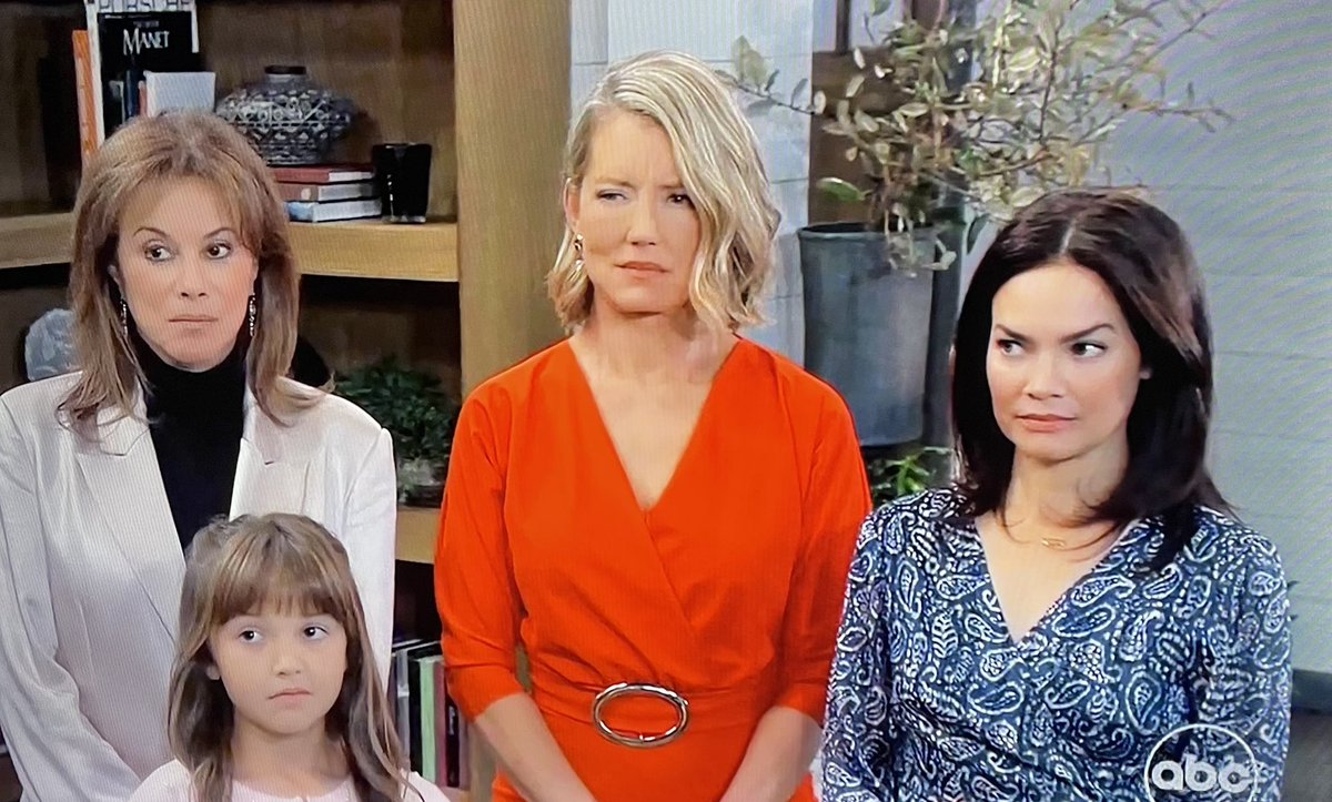 mina_middy's tweet image. The look on their faces at this train wreck of a wedding😂 #GH