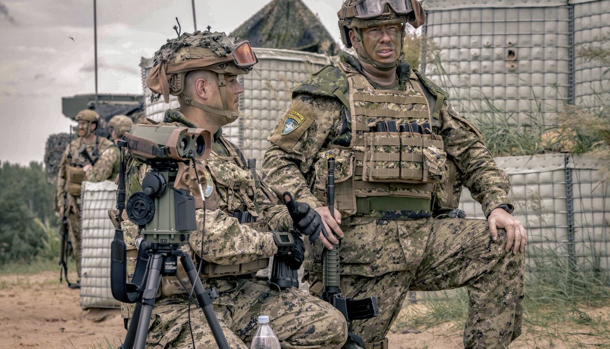 army_SM_armee's tweet image. This time of year isn’t always a joyful one. It’s okay to not feel okay. Remember your Canadian Army family is always there, and don’t forget to check in on a buddy if you think they’re struggling. #OneArmy