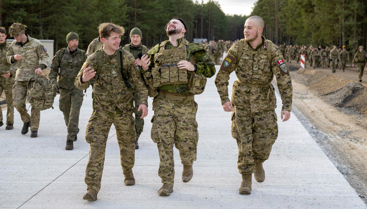 army_SM_armee's tweet image. This time of year isn’t always a joyful one. It’s okay to not feel okay. Remember your Canadian Army family is always there, and don’t forget to check in on a buddy if you think they’re struggling. #OneArmy