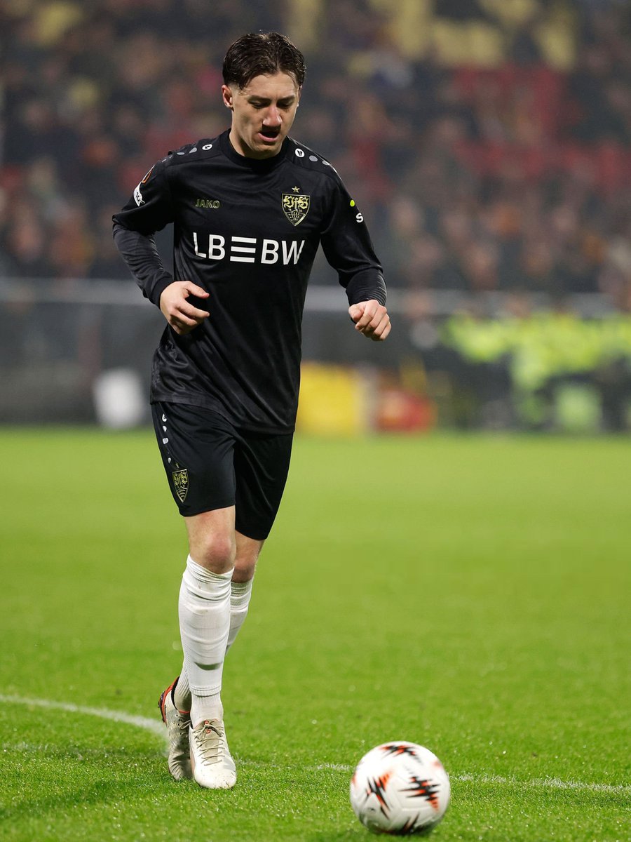 potara_punch's tweet image. We cannot afford to wait till the summer go get a midfielder in January! #MUFC #PremierLeague #TransferNews