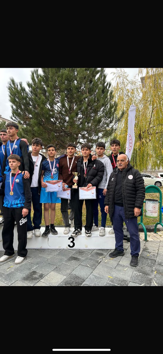 ikalsivas's tweet photo. Kros Takımımızdan Çifte Başarı! 🏆��
Kız Kros Takımımız İl 2.’si,
Erkek Kros Takımımız İl 3.’sü olarak büyük bir başarıya imza attı! 🌟

Emeği geçen öğretmenimiz Nurcan ATALAR ve destek veren herkese teşekkürler!

Daha nice zaferlere birlikte! ✨ https://t.co/Ih6kijRDy4