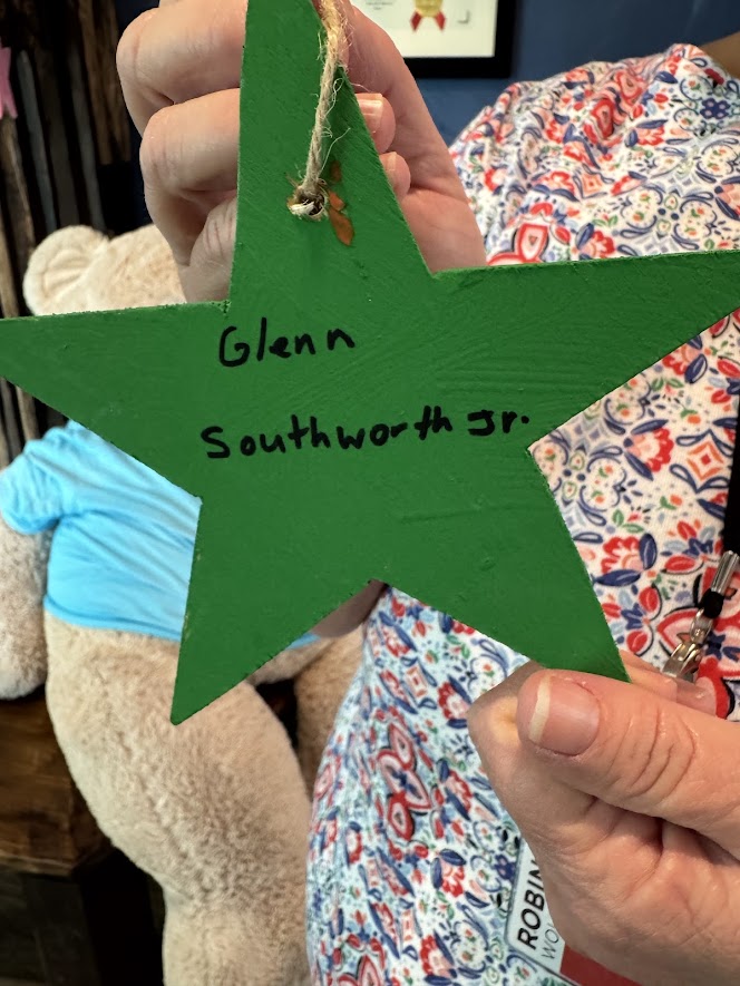 Tune in to WINK News this afternoon! They’re featuring Valerie’s House for Giving Tuesday and sharing Molly’s journey—from grieving teen after losing her military-veteran dad to now helping other kids on our team. Robin also added a leaf for her brother. Grief has no timeline.