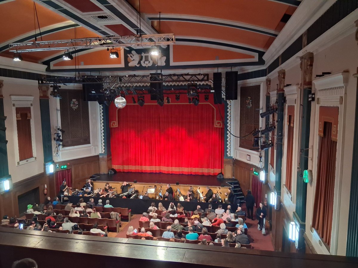 We have arrived! Excited to watch 'The Sound of Music' at the Carnegie Hall. And huge thats for the donation of free tickets for the girls.