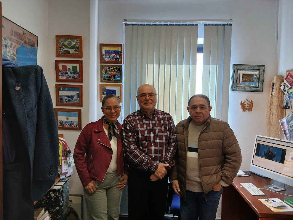 Tuvimos la suerte de recibir en <a href="/InfoUMA/">Universidad de Málaga</a> a dos colegas de la Universidad de la Costa (Colombia) <a href="/UniCostaCOL/">Universidad de la Costa</a>, Dra. Inirida Avendano Directora de programas de postgrado y Dr. Freddy Marín-González, director de la Revista Cultura Educación y Sociedad <a href="/cultedusocuc/">Revista Cultura Educación y Sociedad</a>