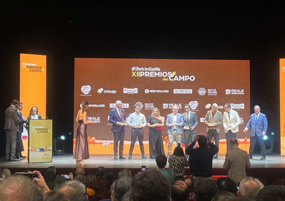 El portavoz <a href="/FFerreira_Dip/">Francisco Ferreira</a> y los diputados <a href="/luisjapot/">javier gomez</a> y Melchor Vaquero asisten en Valladolid a la gala de entrega de los XII Premios del Campo de <a href="/nortecastilla/">El Norte de Castilla</a>