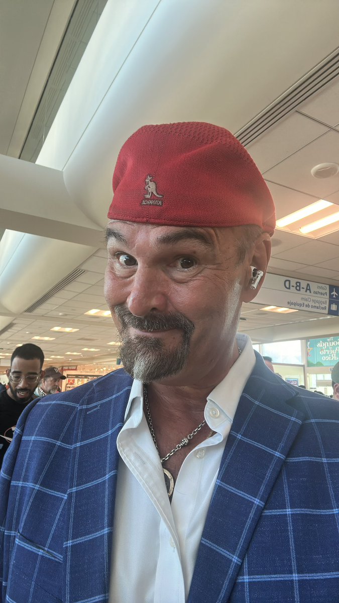jonnajarian's tweet photo. With all the genius "investors" dumping on Bitcoin, know this you ignorant posers: My  portfolio of 90% $SPY &amp; 10% $BTC has out performed  the all-SPY portfolio by +99.68 percentage points in total return since 2020 https://t.co/4TuFe5LJcK