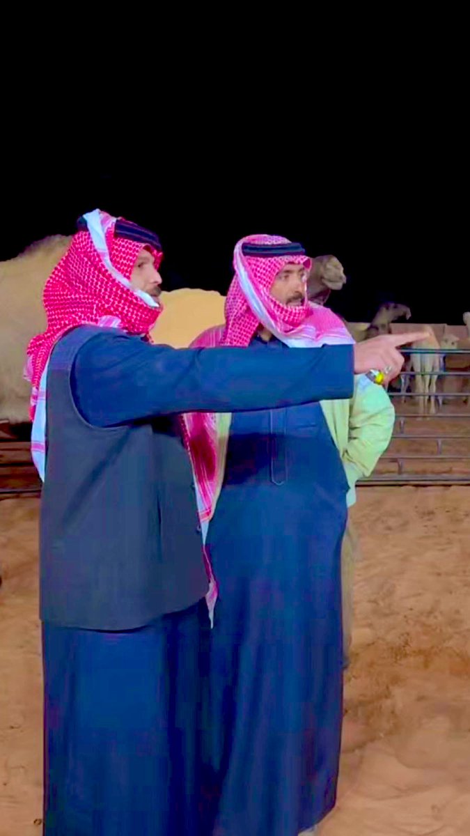 الشيك أبو مليون فضاي الختوم 
خلاه مشطٍ للشعاف يكدها

لا حوّل و شمّر ذراعه ما يسوم 
يحب خشم اللي عليه يحدها 

إضاءة / 

أجتمع قوة النظر مع قوة القلب 
فهد الهضاع و متعب الغييثي، شوط الرؤية أنتهى .