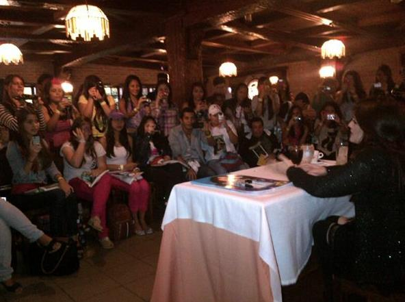 DulceExtranVzla's tweet photo. 📅 3/12/12 @DulceMaria en convivencia con sus fans en Venezuela https://t.co/MQaIrw5uRj