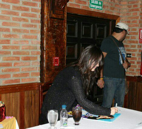 DulceExtranVzla's tweet photo. 📅 3/12/12 @DulceMaria en convivencia con sus fans en Venezuela https://t.co/MQaIrw5uRj