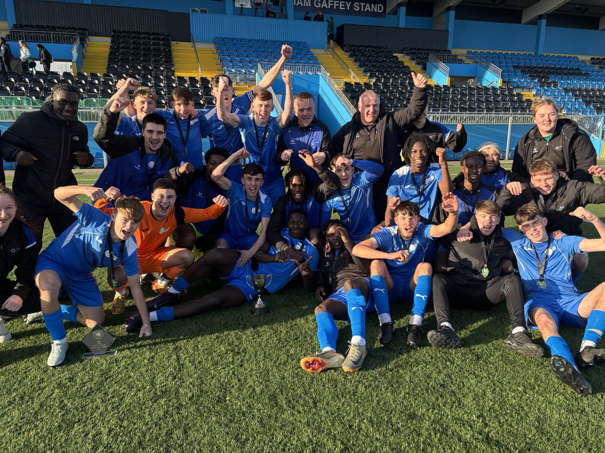 paddycarlos10's tweet image. Top class all year and deserved winners today ,  making memories with friends thats what sport is about #Priceless