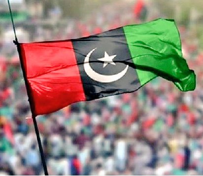 zohaibPlf's tweet image. We three brothers !

Medical.♥️. Law. 🖤. Banking 💚.

Younger Muhammad Luqman Ex-#PSF 
Profession. Medical Rep . ♥️

Me, Advocate High Court . #PLF 
Profession. Law / Advocate 🖤

Elder Abdul Salam . #PYO
Profession Banking . 💚