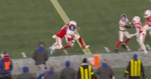 #Giants QB Dart has been told repeatedly he must change his run style &amp; be more aware but he refuses to listen.He took some brutal hits &amp; if he doesn't start listening, these hits will catch up to his body sooner than later. It will affect the length of his career.