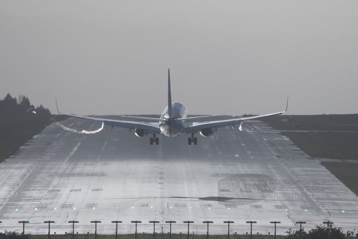 Desembarco de Boeing 737 MAX 8, 737-8K5 e 787-8 Dreamliner de #TUIfly no Aeroporto de #Santiago - Rosalia de Castro #SCQ <a href="/infoSCQ/">Aeronoticiario SCQ</a> <a href="/scq_news/">SCQ news</a>