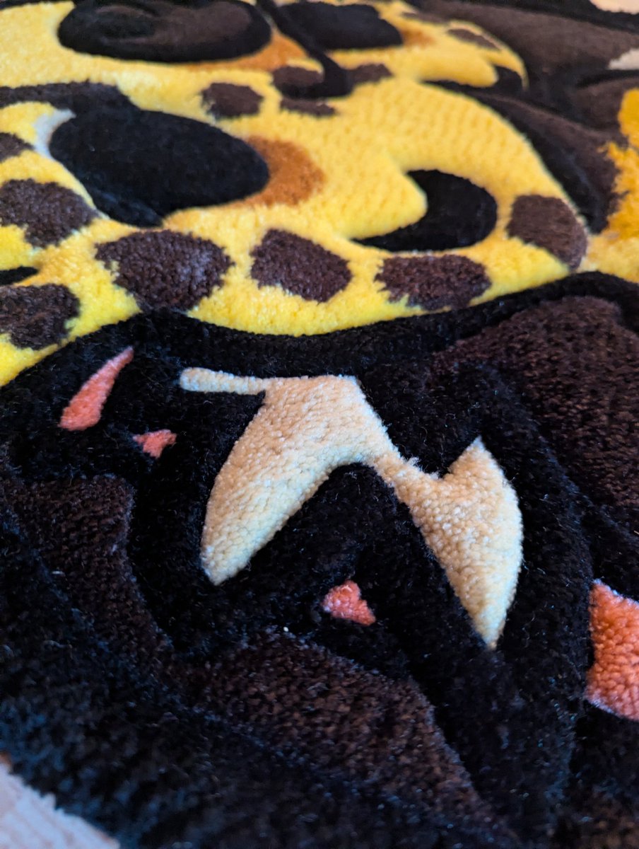 Spots spots spots! Beautiful feline joines our derp squad 😁

Carpet belongs to <a href="/nightfox1090/">Nightfox1090</a> thanks for trusting us! 💛💚💛