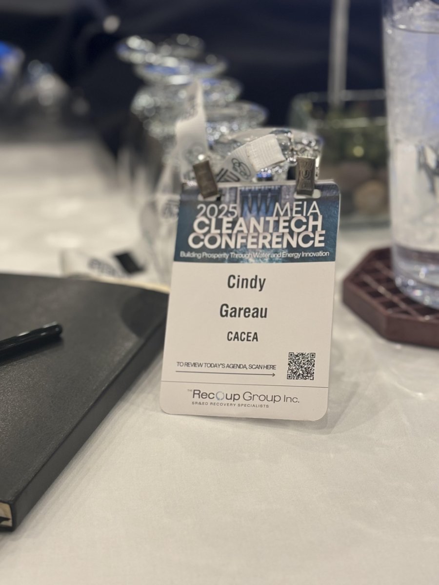 CaceaCa's tweet photo. CACEA is in the room of hundreds of passionate professionals at the Manitoba Environmental Industries Association (MEIA) conference in Winnipeg. I’m also honoured to be a mentor to 2 students from Red River College. #MEIA #CACEA https://t.co/EYvI9qOrew