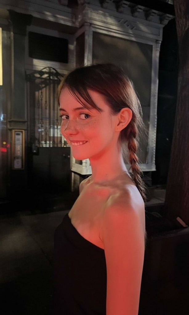 "und du gehst wirklich jeden montag zum sozialamt und holst dir deine scheine?"