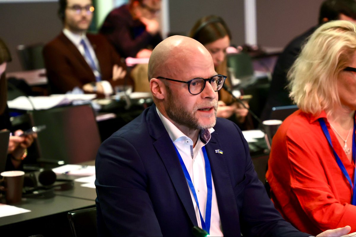 SuomenEduskunta's tweet photo. Suomalaiset kansanedustajat esittivät #COSAC’issa huolensa EU:n kyvystä laajentua. Esillä oli myös Ukrainan tie jäsenyyteen.
https://t.co/EXWShOLmlW
#IPEXEU https://t.co/rIW7bxTEsh