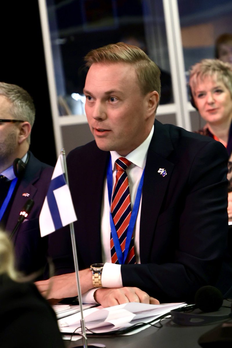 SuomenEduskunta's tweet photo. Suomalaiset kansanedustajat esittivät #COSAC’issa huolensa EU:n kyvystä laajentua. Esillä oli myös Ukrainan tie jäsenyyteen.
https://t.co/EXWShOLmlW
#IPEXEU https://t.co/rIW7bxTEsh