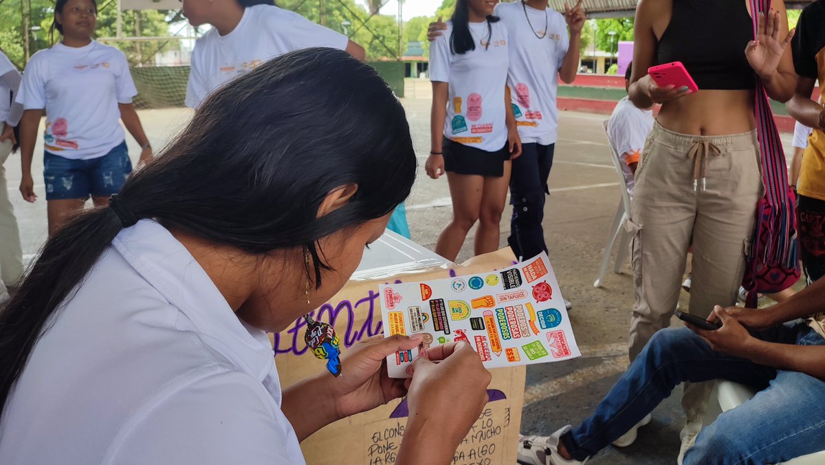 UNFPAColombia's tweet photo. #16Días | Cerramos nuestro ciclo de formación en Educación Integral en Sexualidad en Solano, Caquetá, junto a @PoderosasColom2.

Con el proyecto logramos:
✅ Currículo adaptado para adolescentes de 14 a 17 años.
✅ Implementación del Índice de Poder de Decisión para medir autonomía, igualdad y diversidad.
✅ Formación en EIS a 60 docentes del departamento con apoyo de @GobCaqueta.