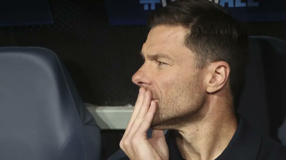 De 173 centros en jugada que ha puesto el <a href="/realmadrid/">Real Madrid C.F.</a> de Xabi Alonso esta temporada, solo 9 terminaron en remate de cabeza:

2: Militao y Tchouaméni
1: Mbappé, Bellingham, Gonzalo, Rüdiger y Asencio

No ocupar área = menos goles área y no hundes al rival (menos goles fuera área).