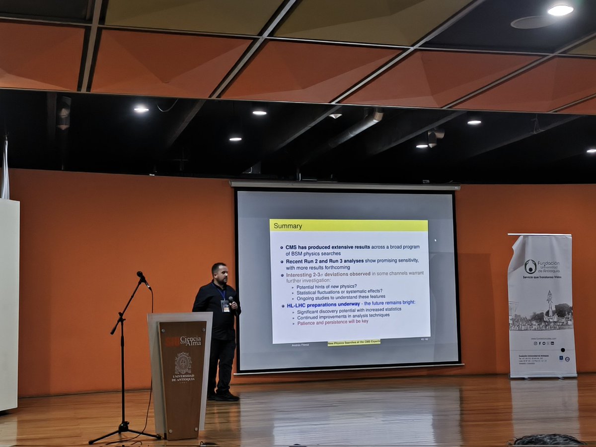 Grupoctye's tweet image. Segundo día #CoMHEP2025 en @UdeA, nuestro invitado nacional Andrés Flórez de @Uniandes  nos habla sobre New Physics searches at the CMS experiment. #particlephysics  @UdeMedellin_