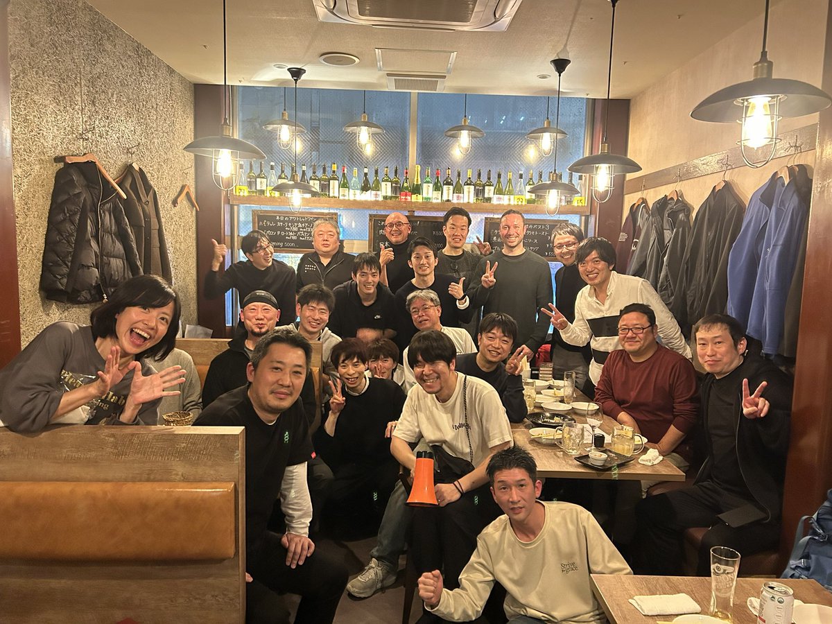 卓球界の豪華なメンバーが集まるワールドラバーマーケットの忘年会に、卓球界に大して貢献もしていない一般人が呼んで頂けました。

色んな方とお話しできて楽しかった！