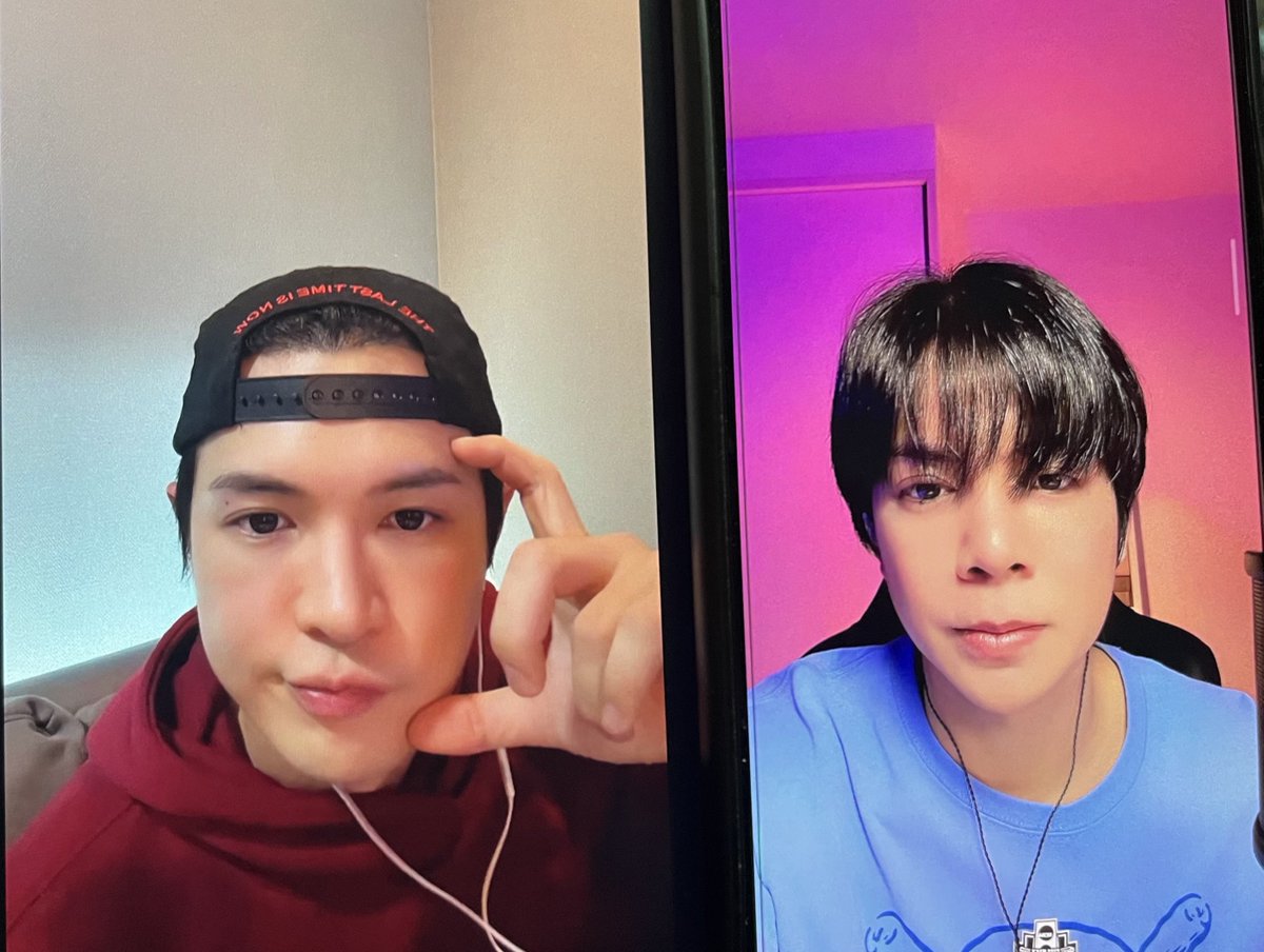 Mimi_nini_BABE's tweet image. เมื่อ2คน ไลฟ์พร้อมกัน 
อีกคนเม้ามอย อีกคนเล่นเกมส์ 
ส่วนแฟนคลับ 2จอ ไปจ้า 

#bbil1ypn #babiibabe  
#BillyBabe #บิลลี่เบ้บ